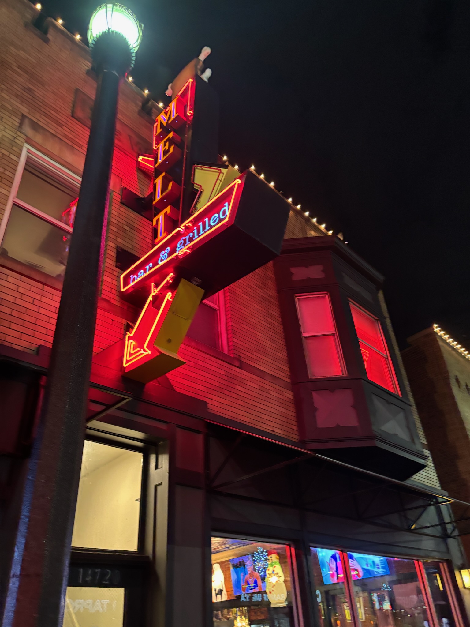 Melt bar and grilled neon sign